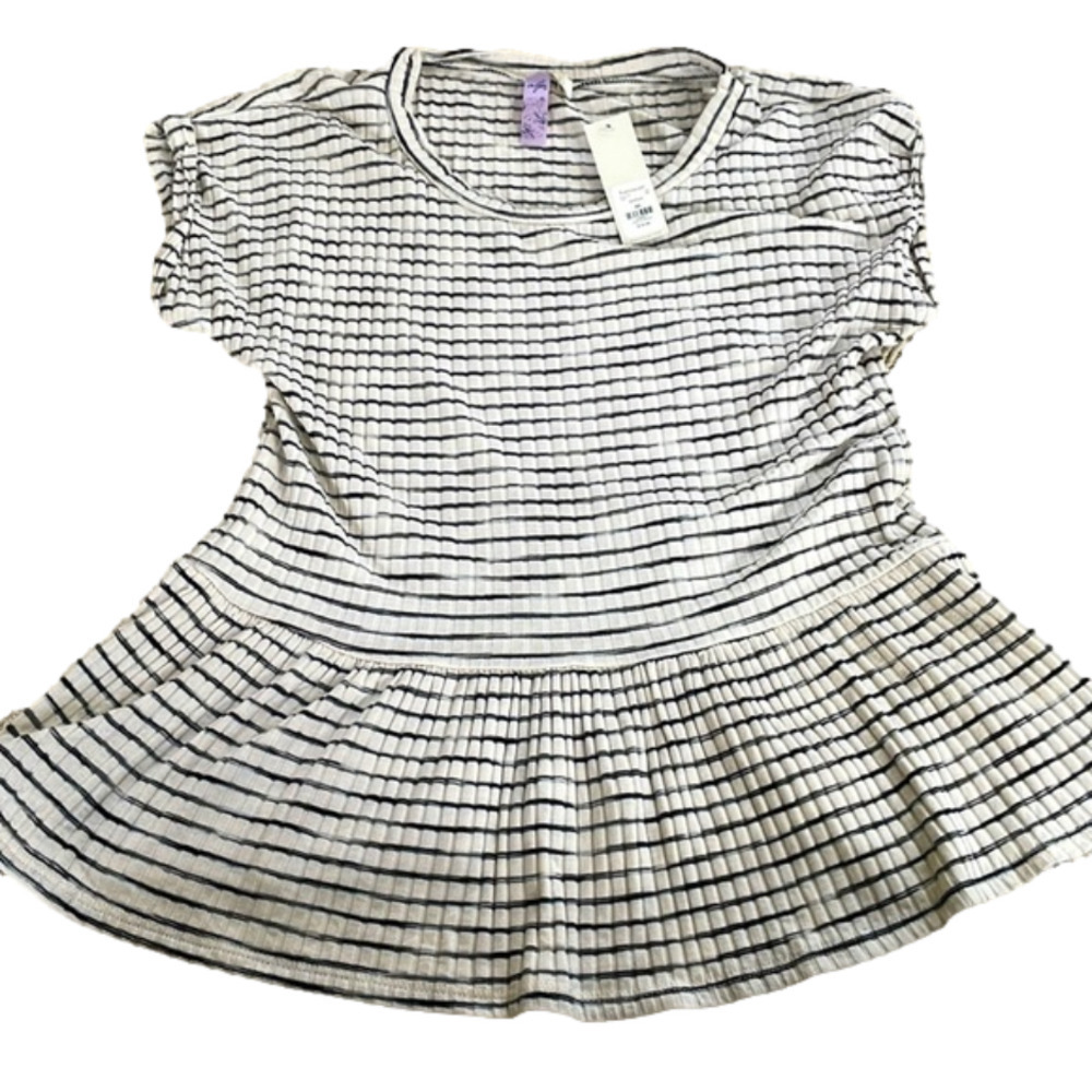 🌿Alpha women’s top black and white stripes - XS, NWT🌿